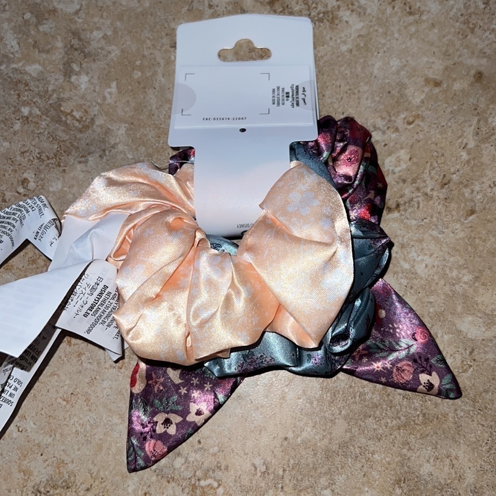 Hair Bow - 3 in pack- Disney Brand- NWT​​​​​ - Picture 2 of 3